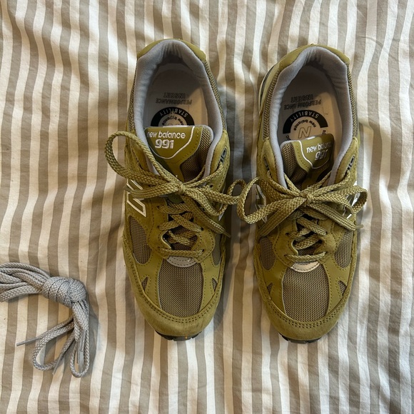 New Balance Specialty Green Suede 991s - Picture 2 of 7